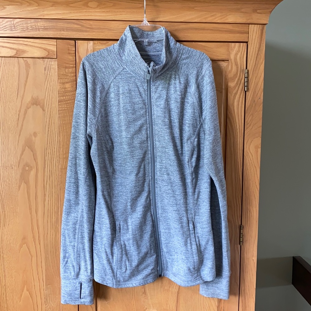 Women’s fitted activewear jacket